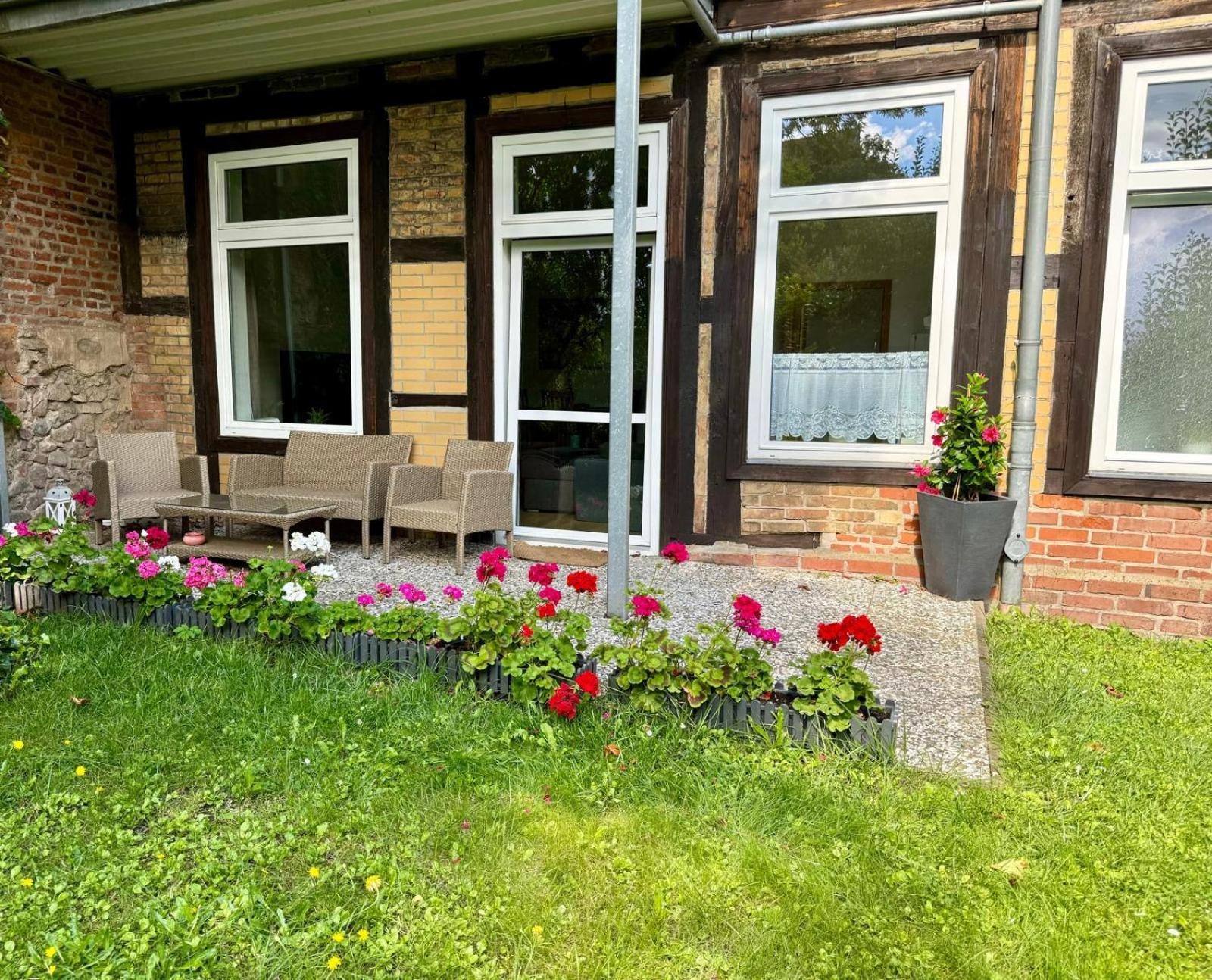Attraktive Wohnung Im Gruenen Hinterhof Schwerin  Exterior photo